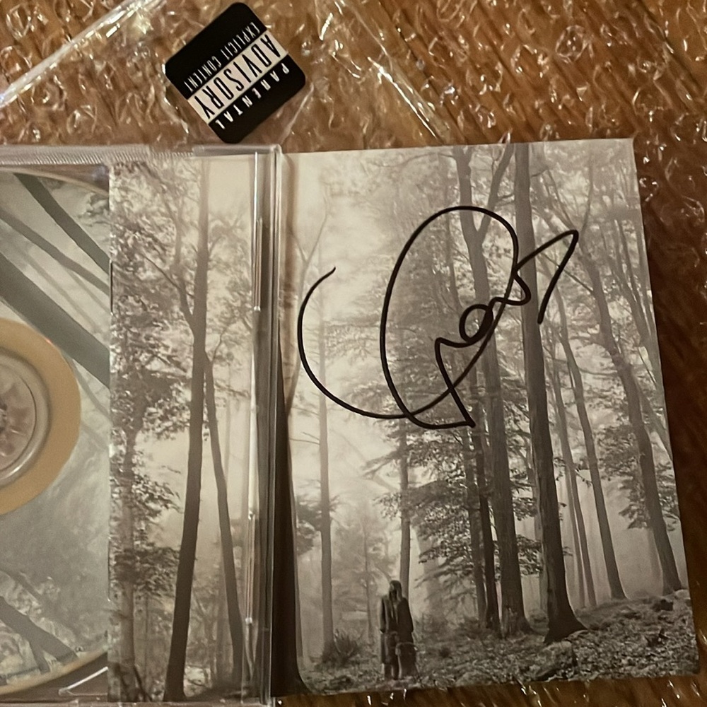 SOLD DO NOT BUY Taylor Swift signed Folklore cd - Picture 2 of 6